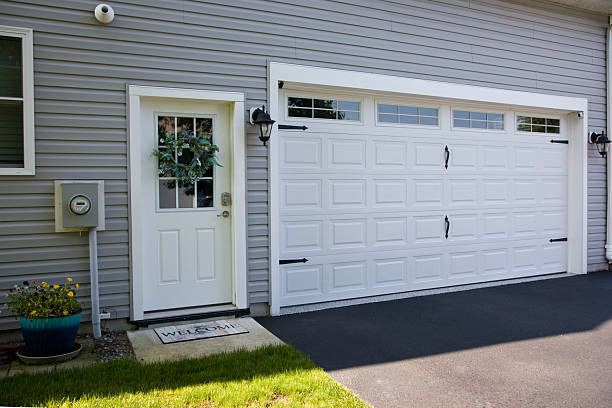 24/7 Emergency Garage Door Panel Replacement experts in Crockett County County, TX